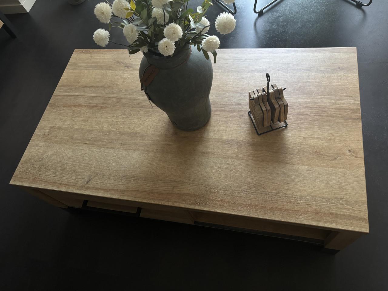 Degelijke salontafel - In uitstekende staat
