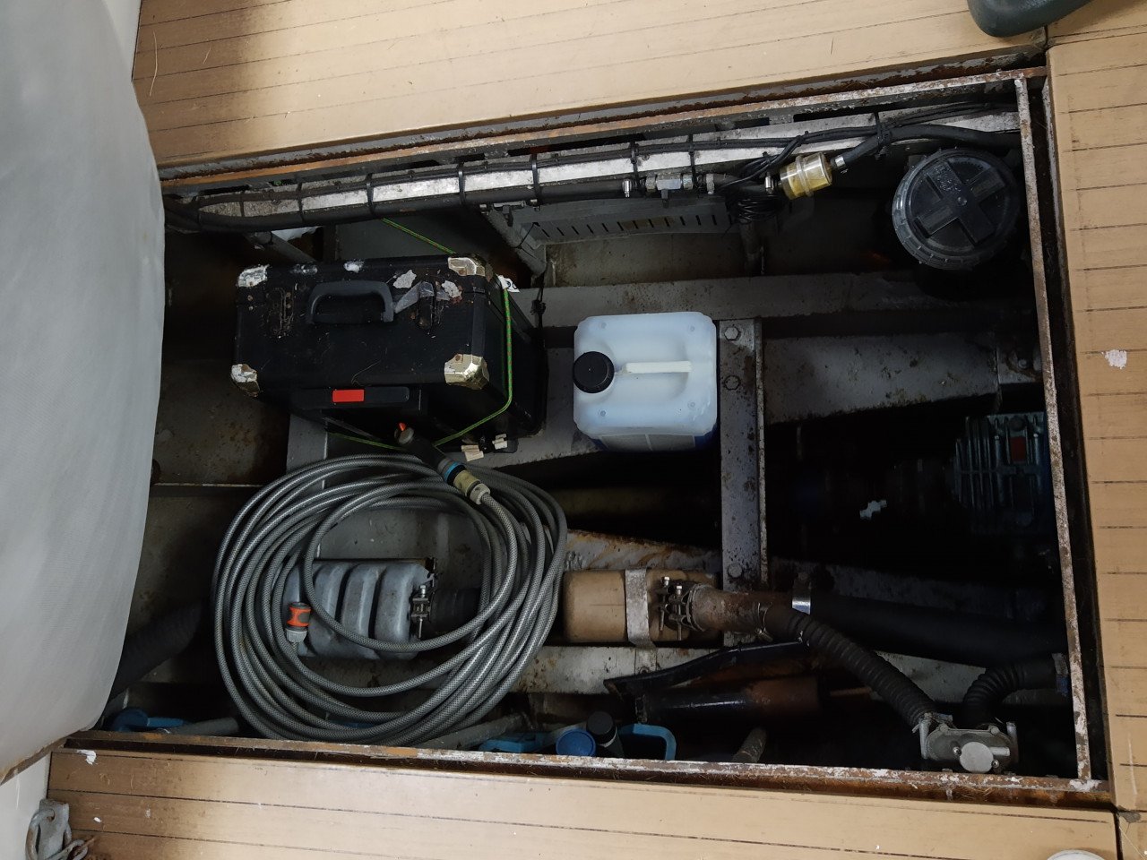 Stoere Eista motorboot – vaarklaar en compleet. Klaar voor avontuur!