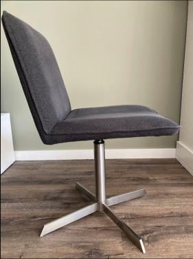 Donkergrijze (lounge)stoel /draaifauteuil