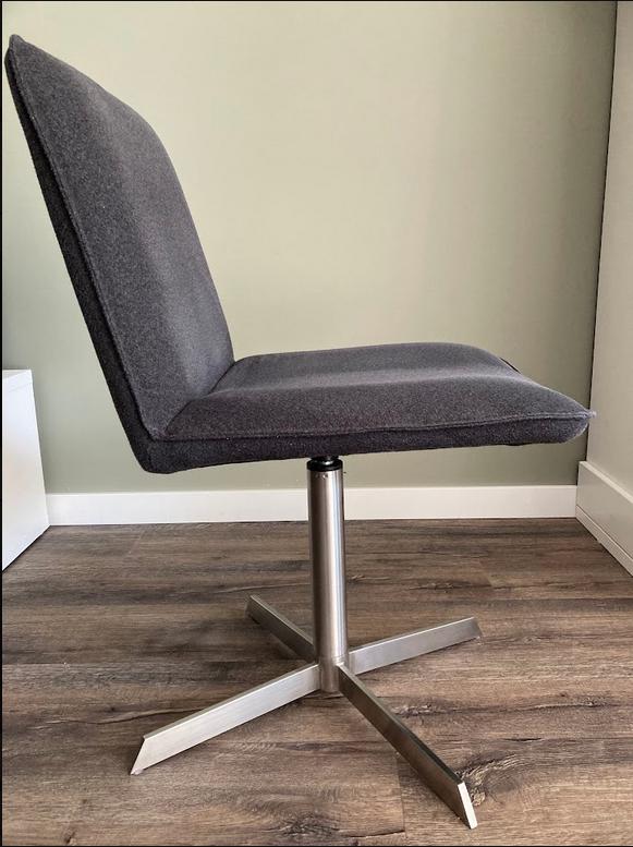 Donkergrijze (lounge)stoel /draaifauteuil