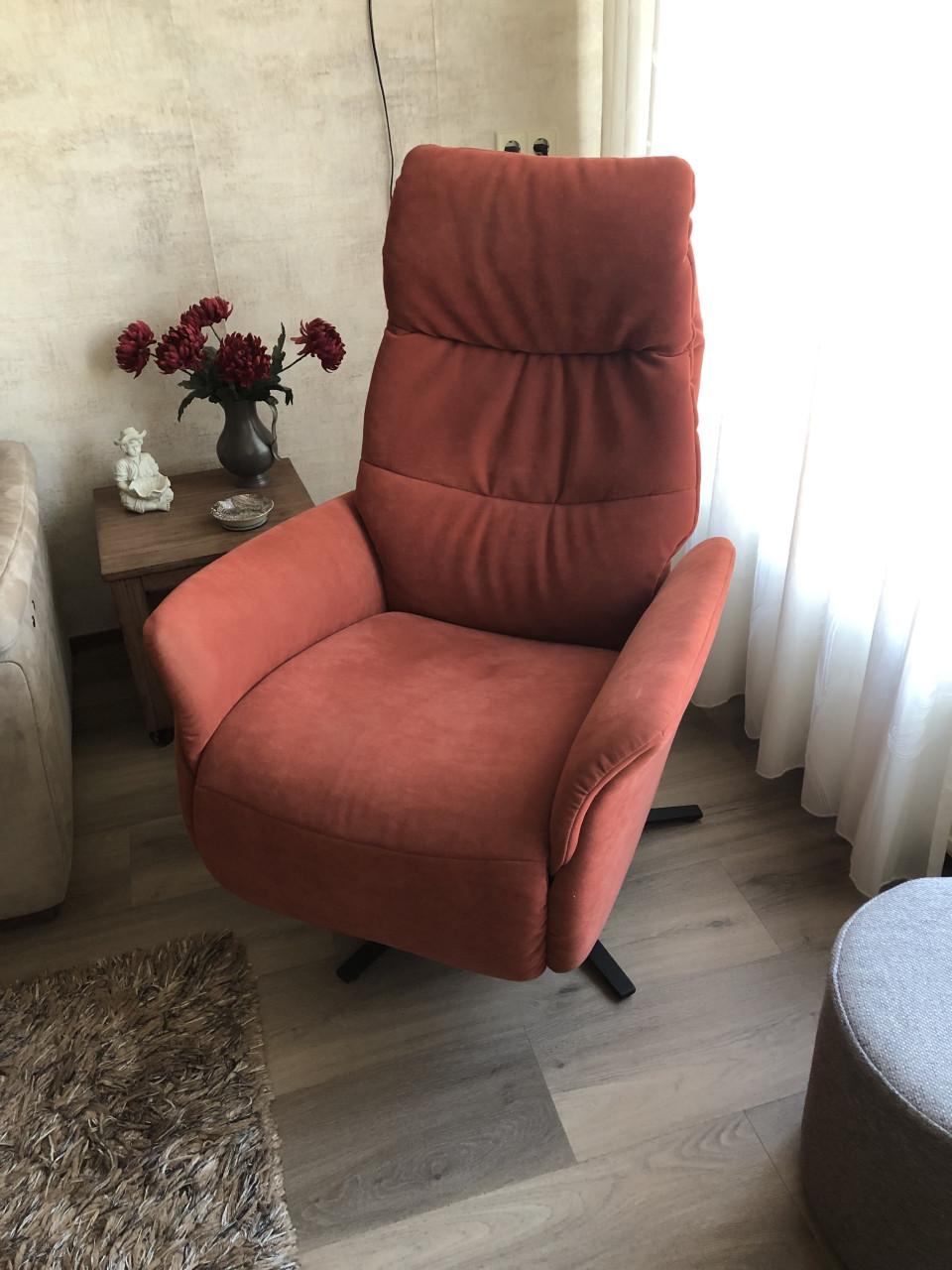 Himola.   Relaxfauteuils    Kleur Brique en mosgroen