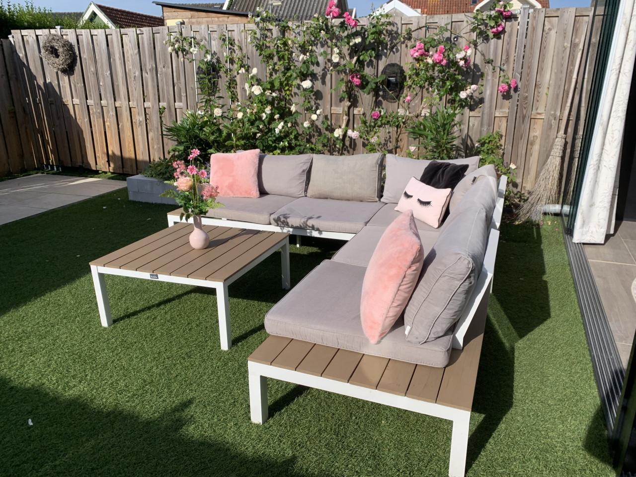Loungeset wit Alminium, met kussens en tafel