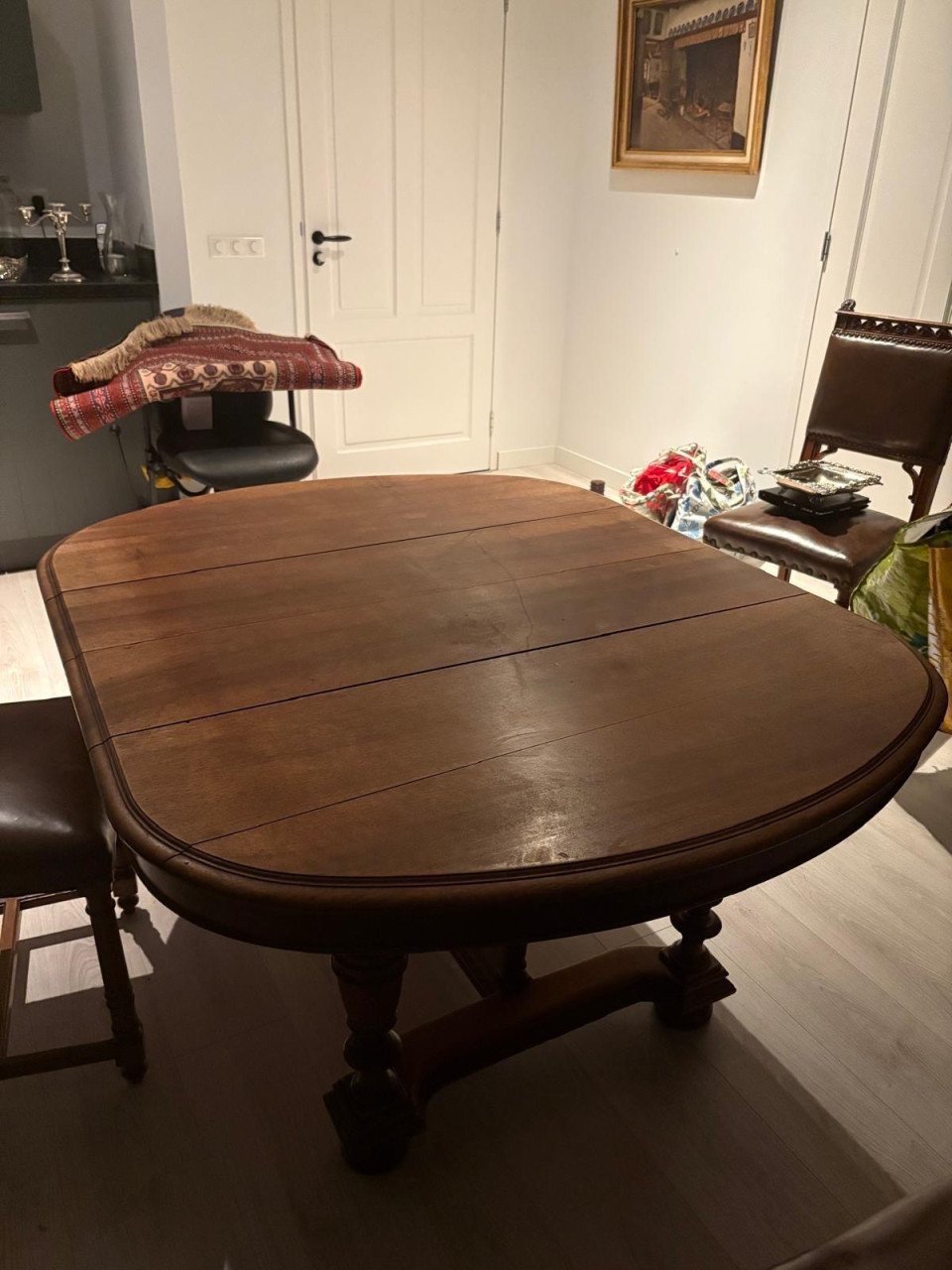 Klassieke houten eettafel
