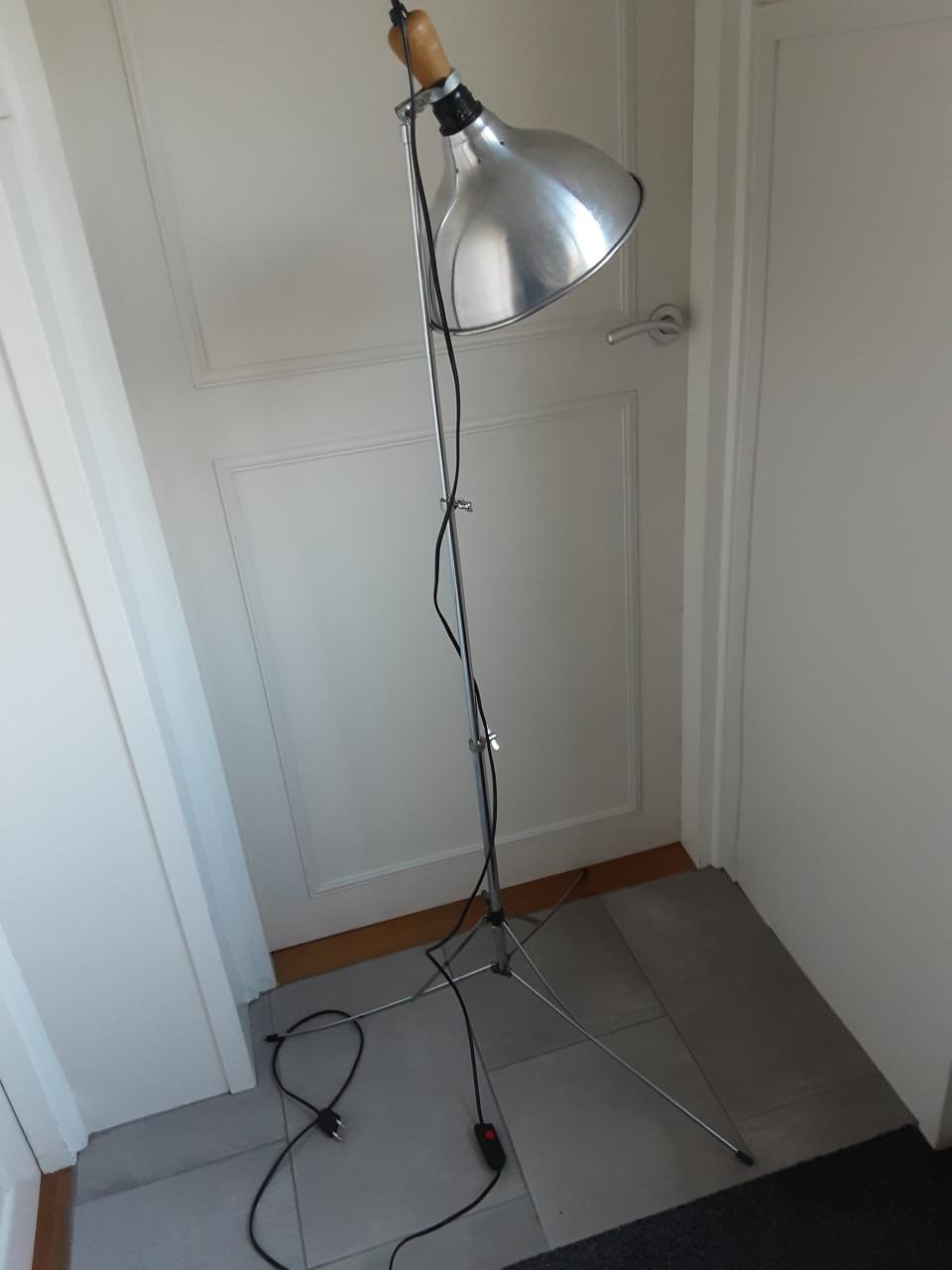 Vintage vloerlamp op standaard