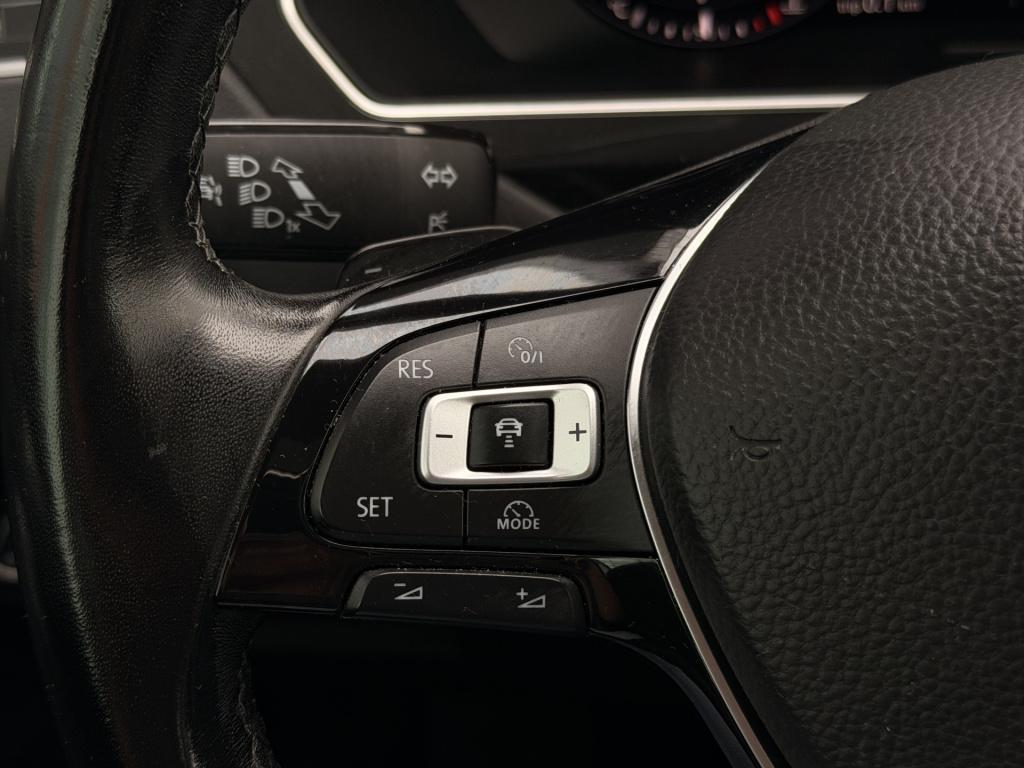 Volkswagen Tiguan 2.0 tsi 4motion r-line 220pk | acc | pano | stoelmassage 