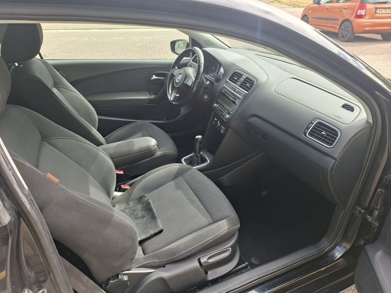 Volkswagen polo 1.2i 3 drs comfortline bj 2011 airco