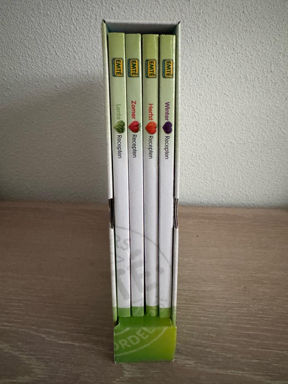 Set van 4 receptenboeken Emté - Alle Seizoenen - Nieuwstaat