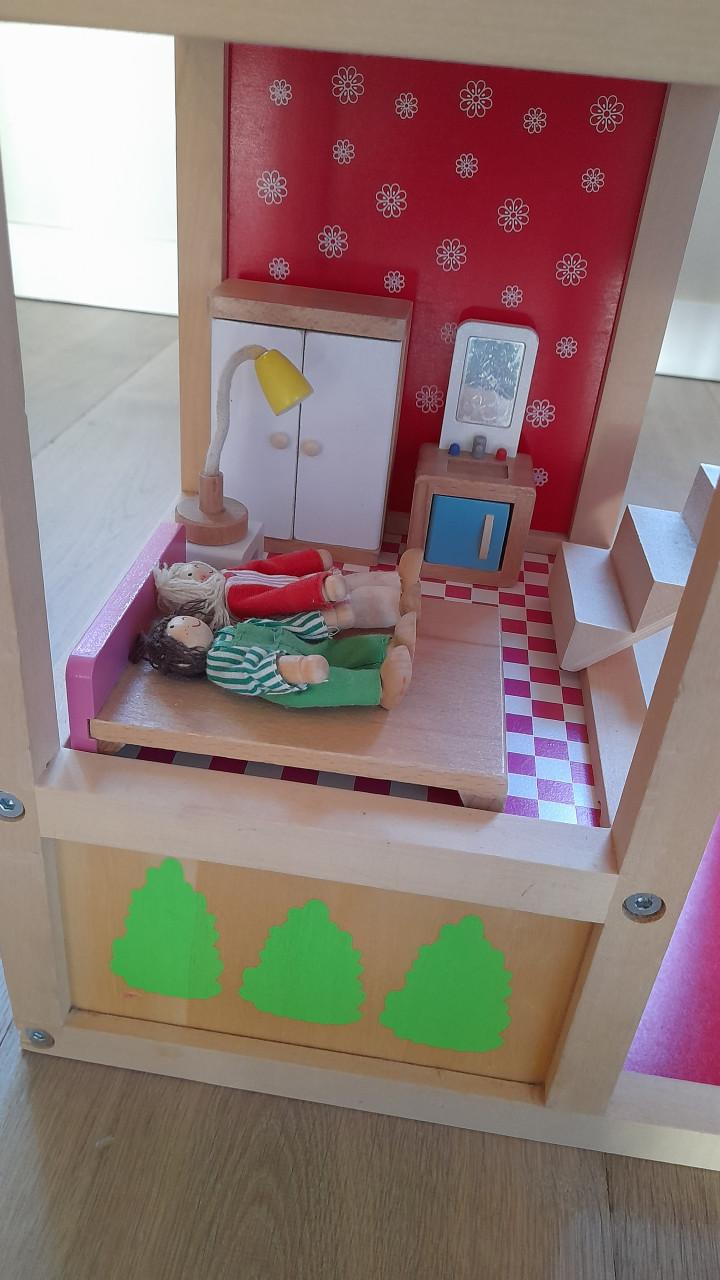 Poppenhuis, netjes en compleet
