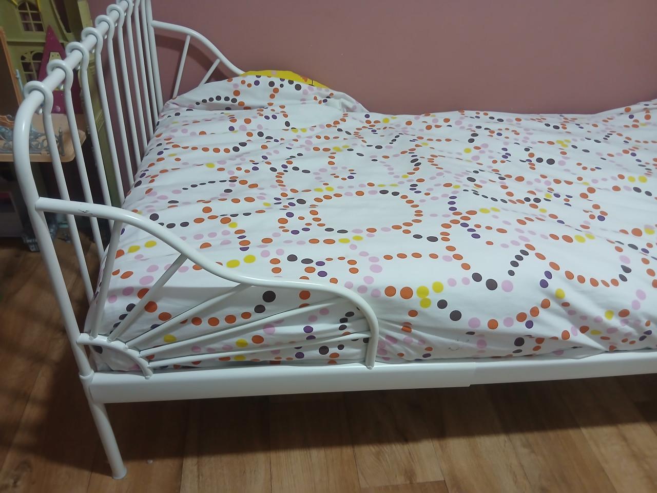 Kinderbed verstelbaar)