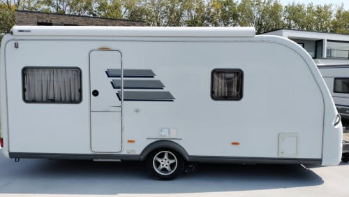 Eriba 545 met voortent en mover