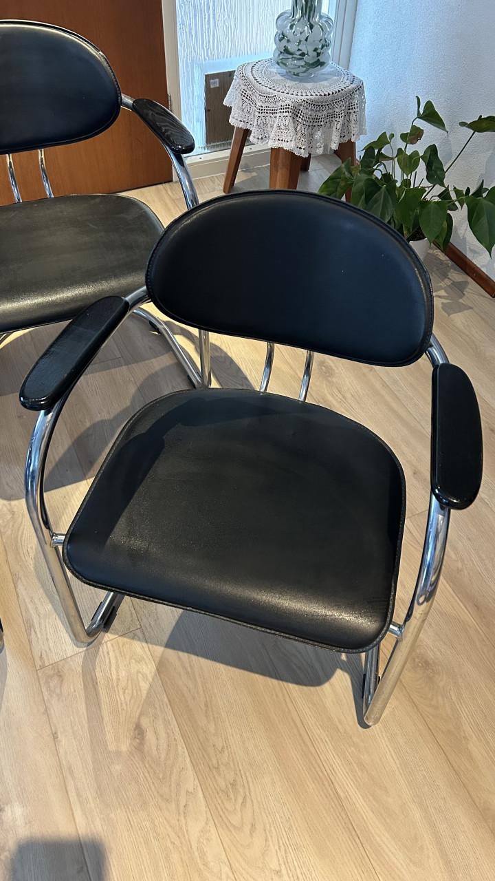 4 eetkamerstoelen, zwart leer met verchroomd frame