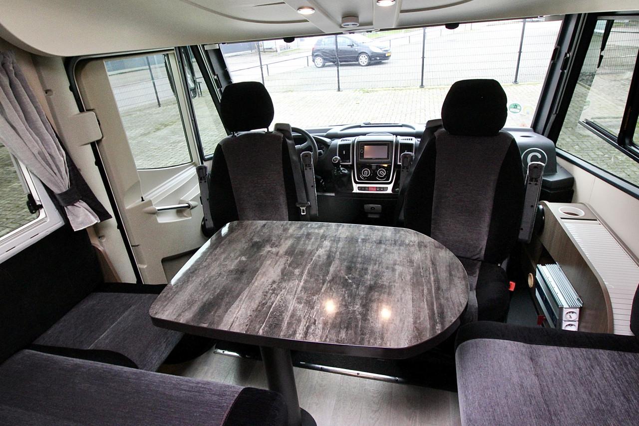 Challenger Sirius 2098(Queensbed+Hefbed, Als nieuw!!, Euro5)