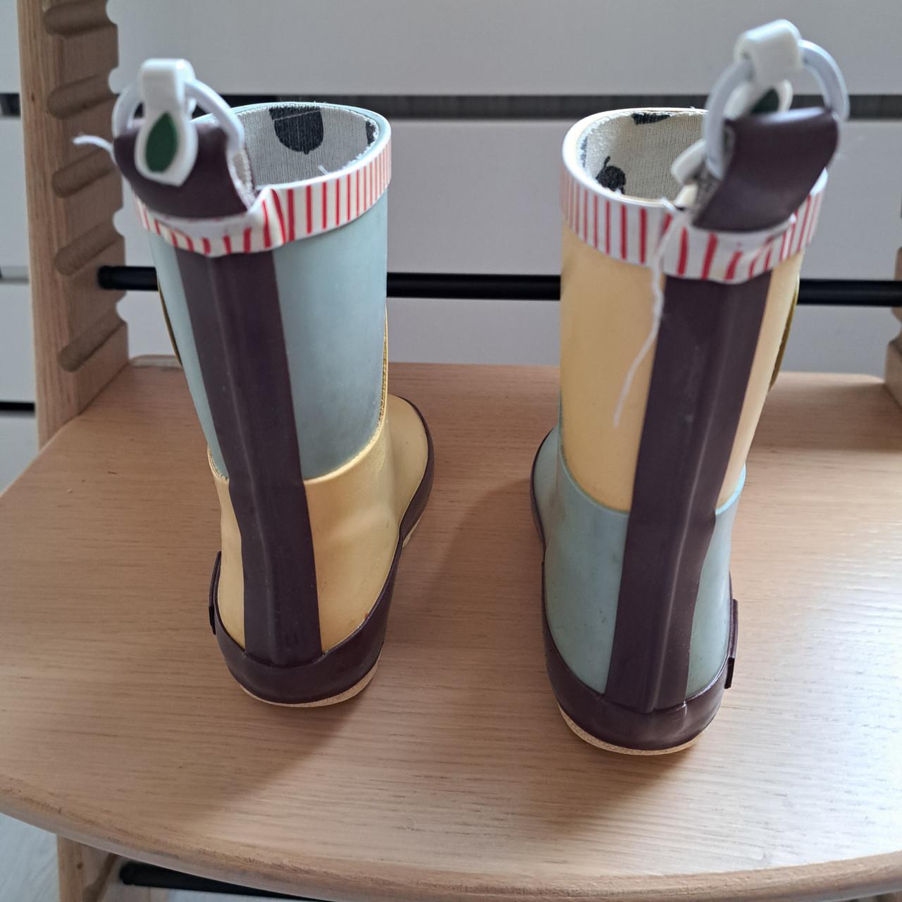 Regenlaarsjes maat 24