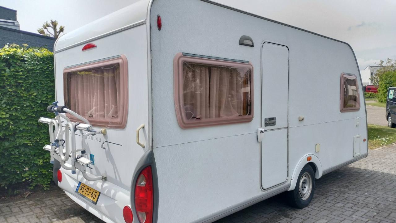 Knaus 450 (2006) met voortent