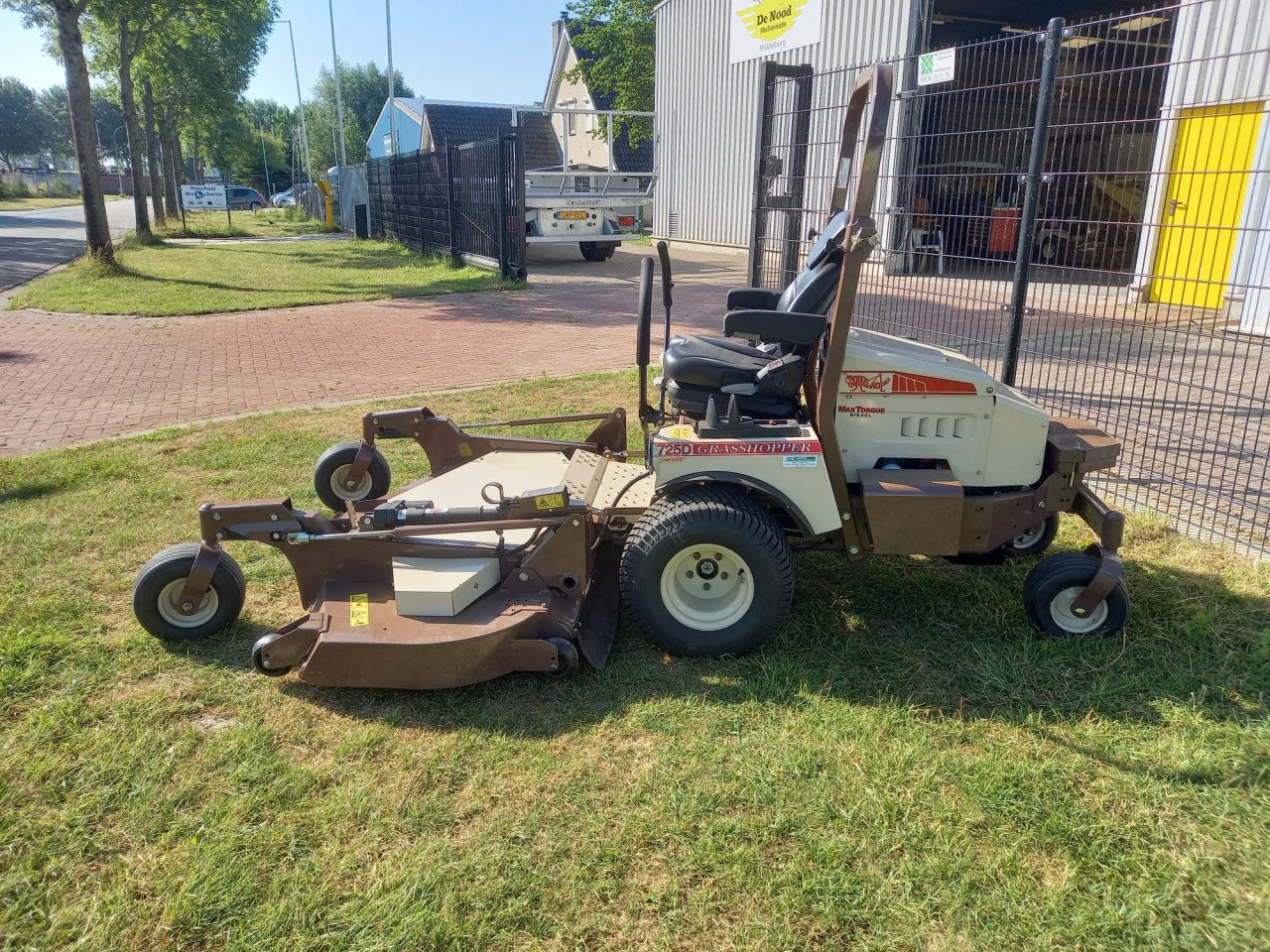 Grasshopper 725D-71