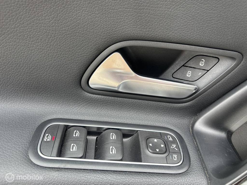 Mercedes-Benz Cla shooting brake 19 inch apple carplay 180