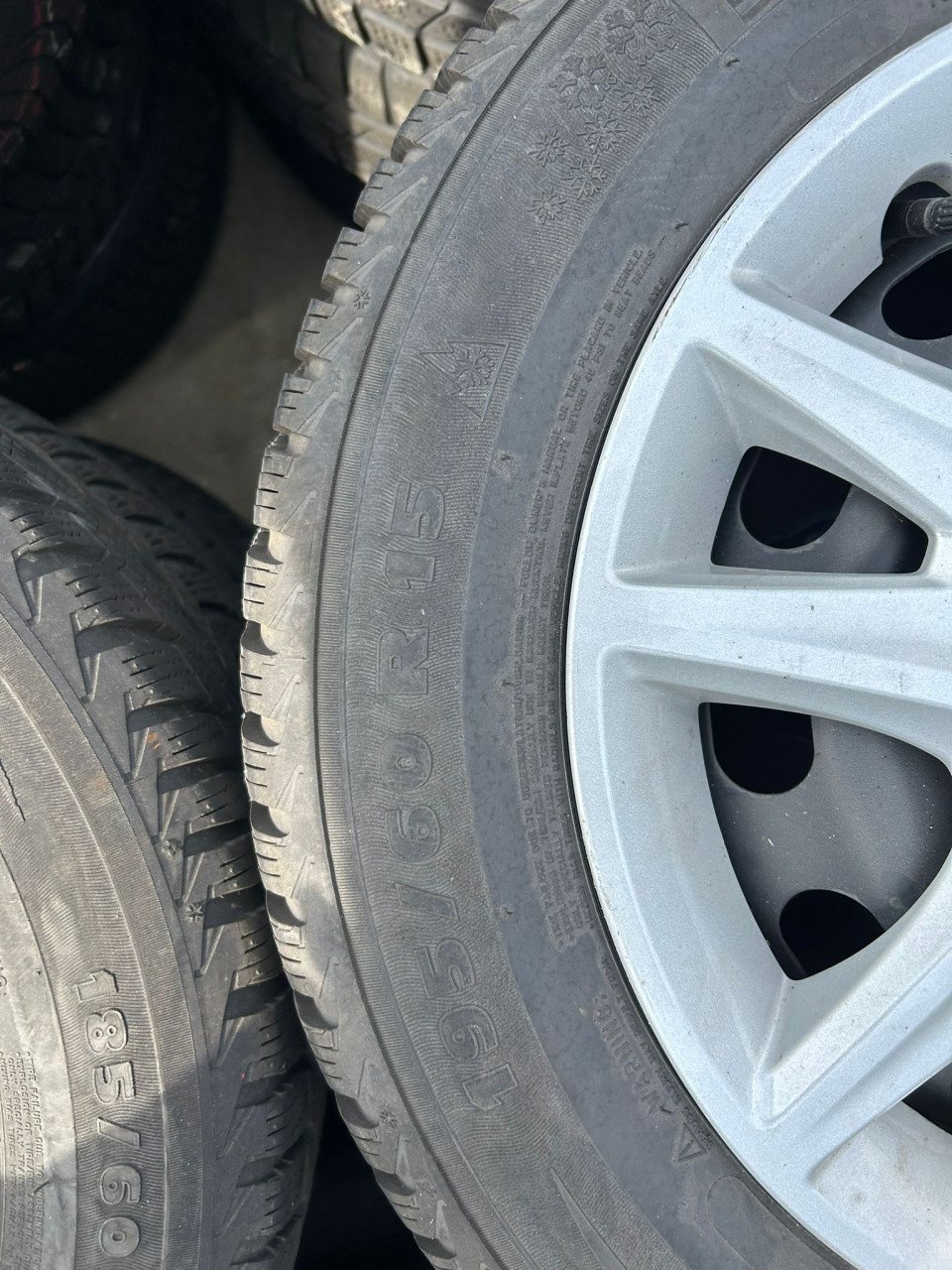 FORD STALEN VELGEN MET WIELDOPPEN 15INCH