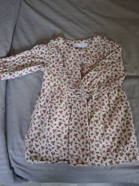 Jurkjes Zara maat 92, gebloemd.