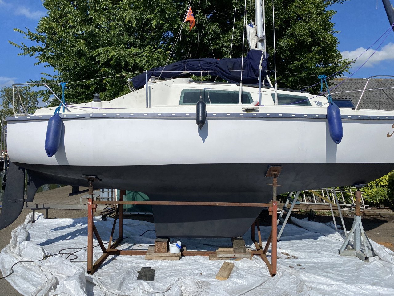 Kajuitzeilboot 22 voet met 8pk bb incl ligplaats stad aan het haringvliet