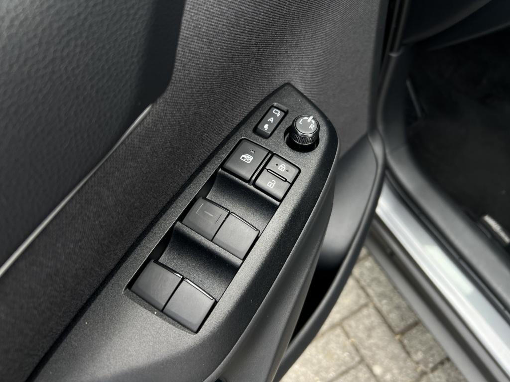 Toyota Yaris Cross 1.5 hybr 115 dynamic | parkeersensoren | stoel+ stuur ve
