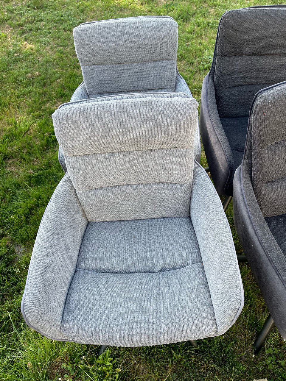 4 grijze comfortabele eetkamerstoelen