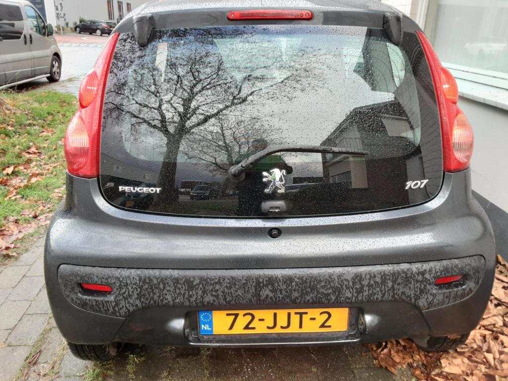 Peugeot 107 1.0-12v sublime