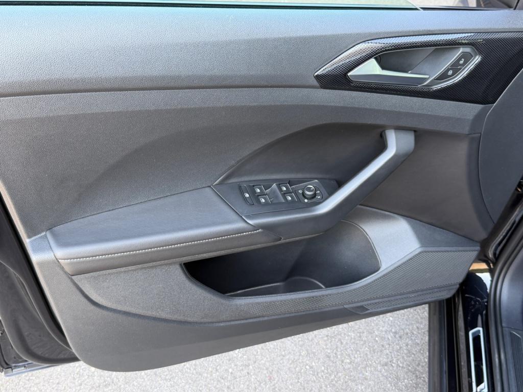 Volkswagen T-cross 1.5 tsi 150pk dsg r-line | camera | trekhaak | navi | iq