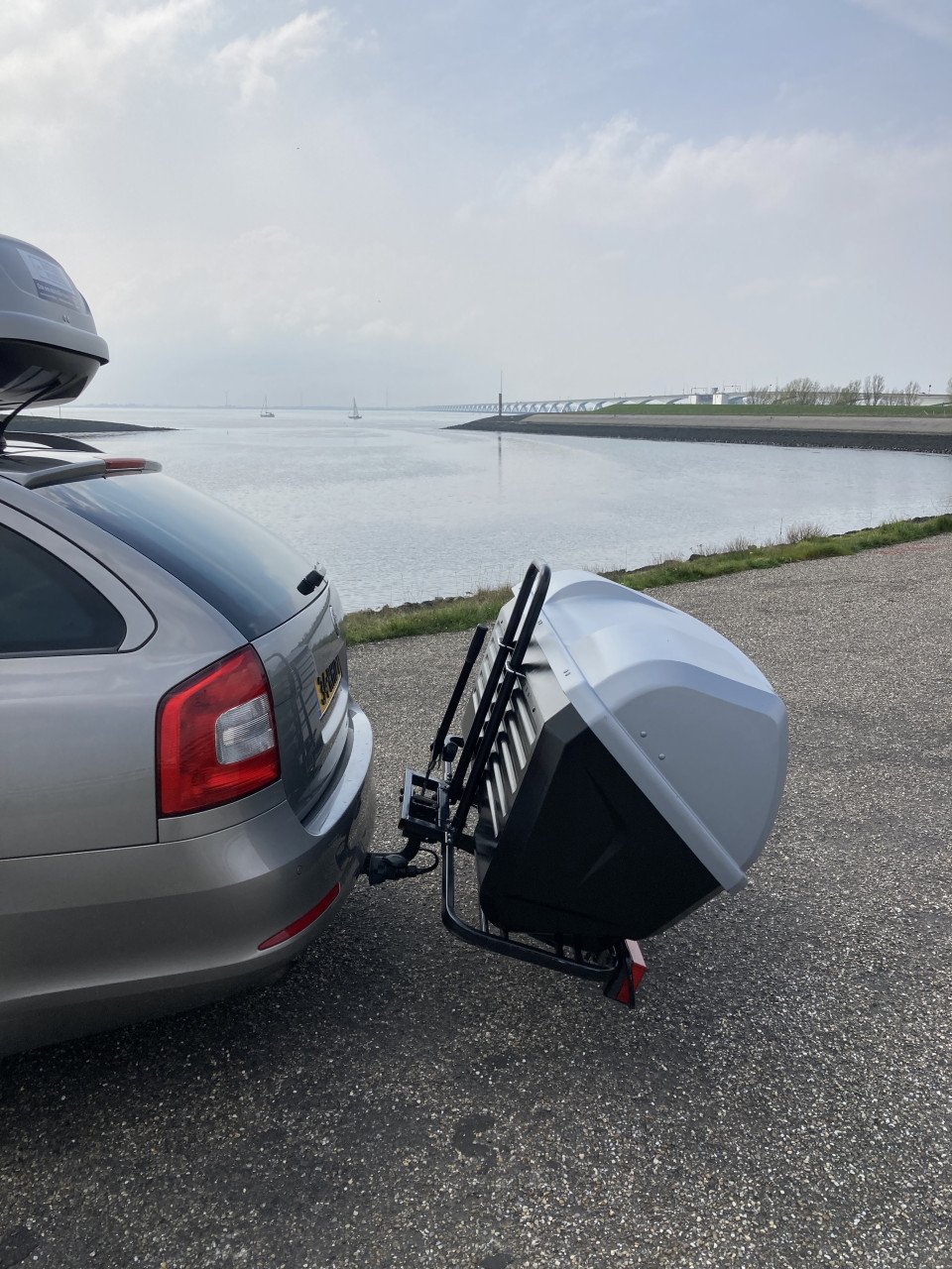 Trekhaakkoffer kantelbaar met basis Thule 420 liter te koop