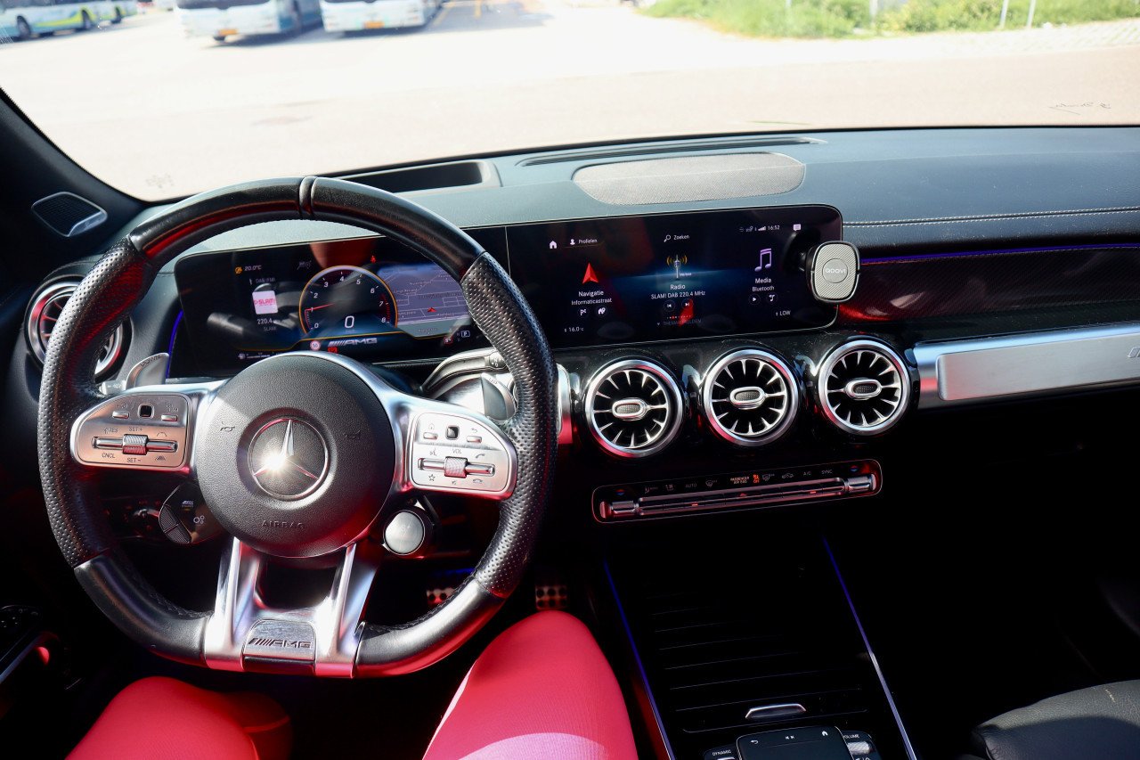 Mercedes-Benz GLB AMG 35 4MATIC Speedshift 2021| 306 PK | Full option |