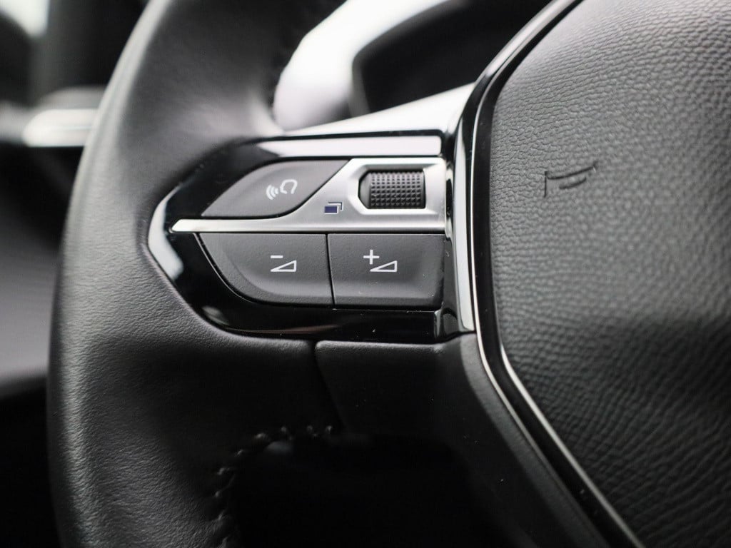 Peugeot 208 1.2 puretech active pack | apple carplay / android auto | cruis