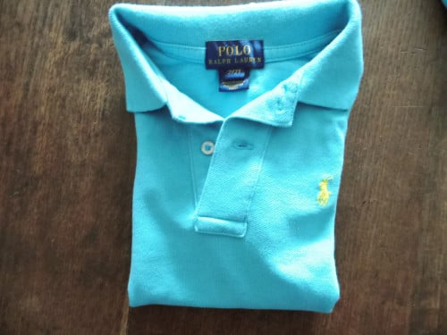 2 Polo's van Ralph Lauren maat 122 en 110.