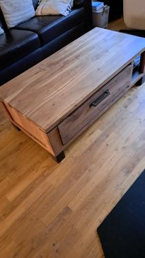Mooie houten salontafel( maten 120 cm lengte, 60 cm breed en 41 cm hoog)