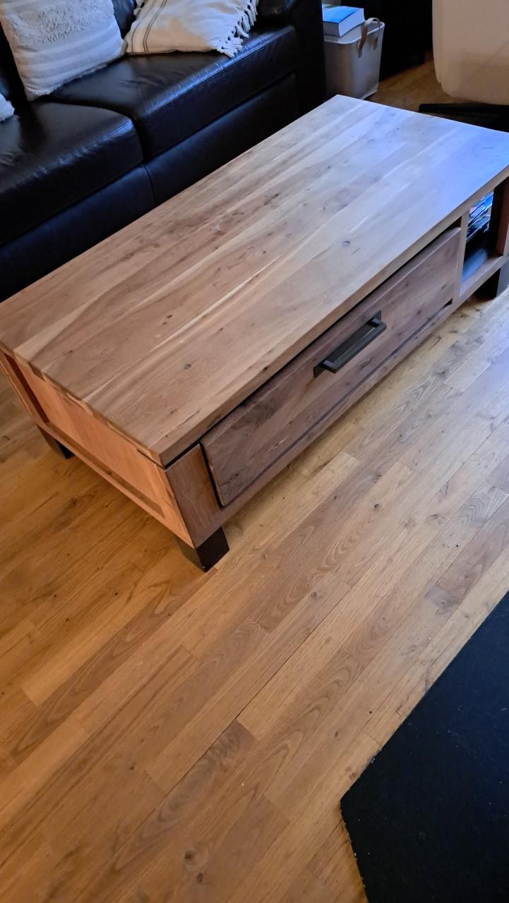 Mooie houten salontafel( maten 120 cm lengte, 60 cm breed en 41 cm hoog)