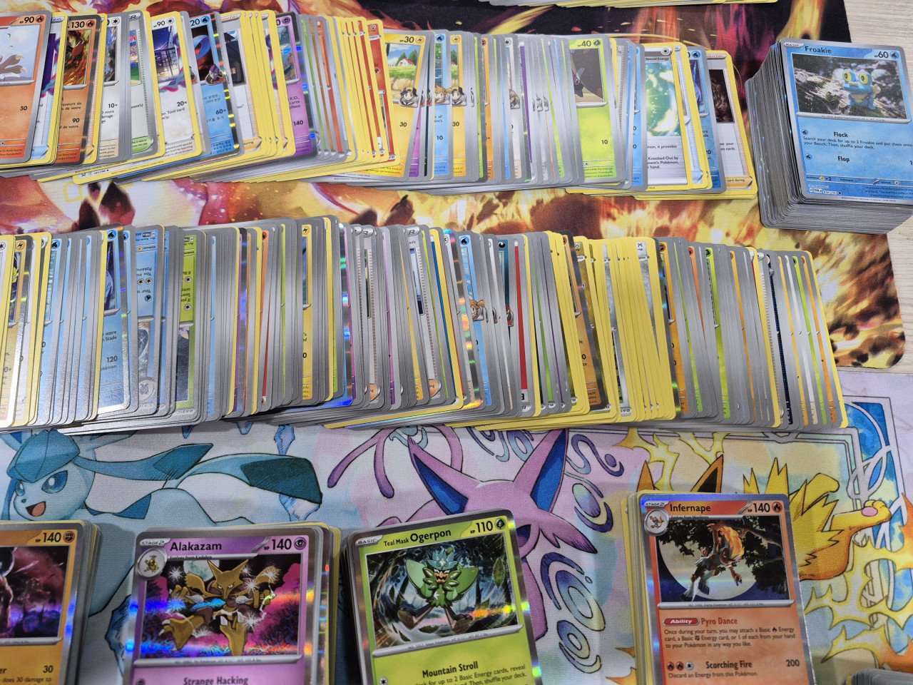 Mooie partij van 800 pokemon kaarten. Holo's en normale