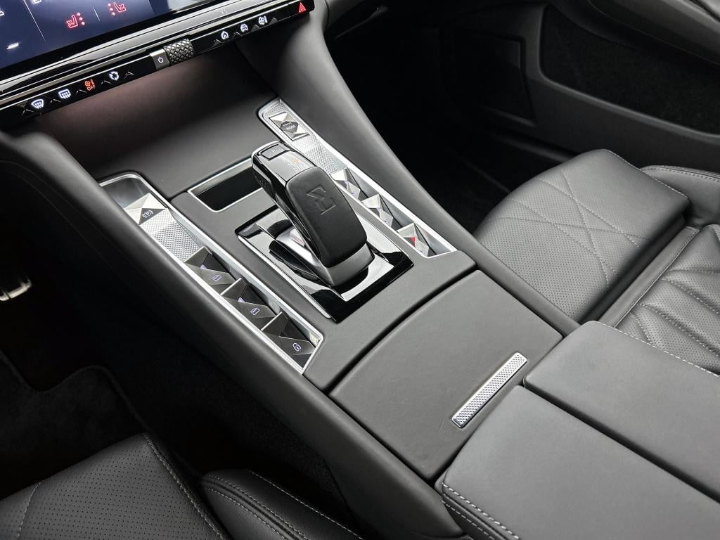 Ds Ds 9 e-tense rivoli+ 250 | rijklaar | lounge achterbank |