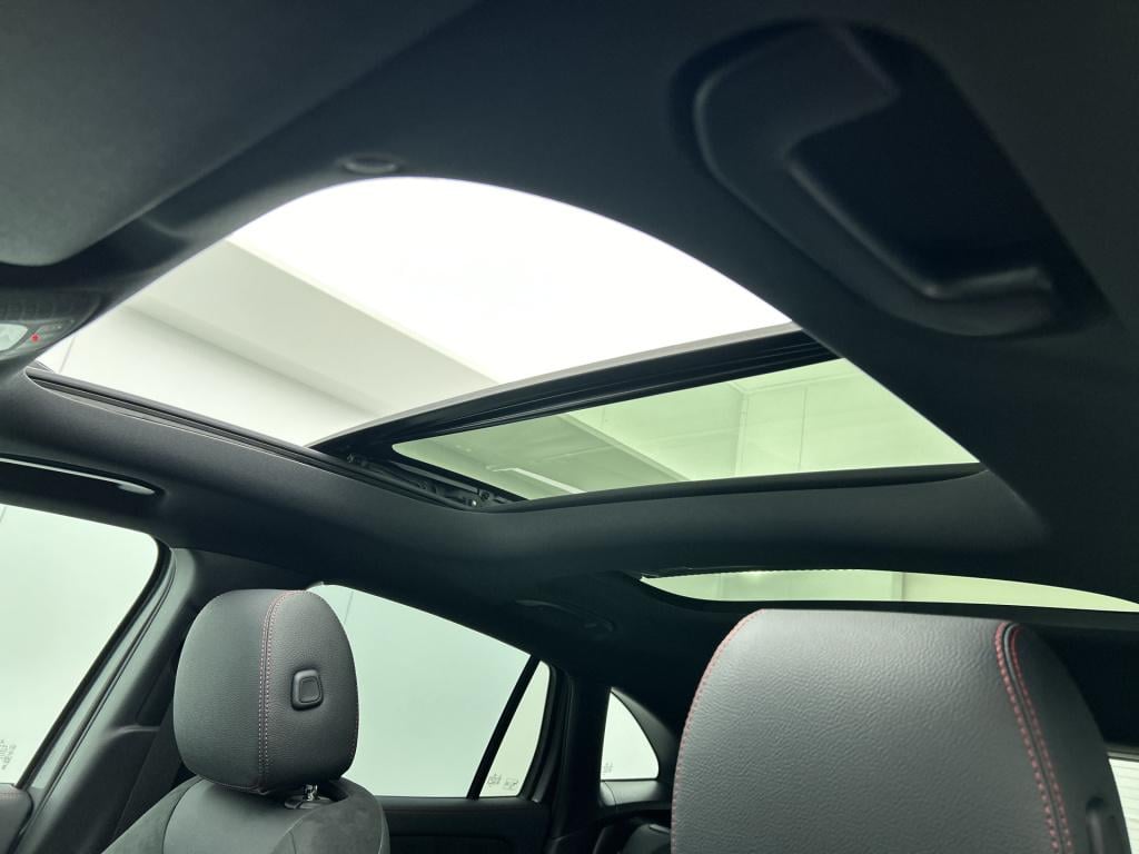 Mercedes-Benz Gla-klasse 180 business solution amg | nightpakket | trekhaak