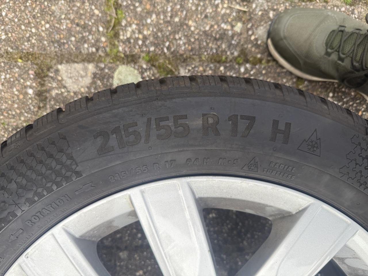 4 x vw passat velgen en winterbanden (215/55 R17H)