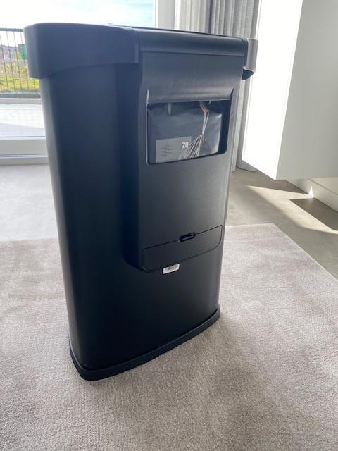 SimpleHuman halfronde afvalbak met bewegingssensor