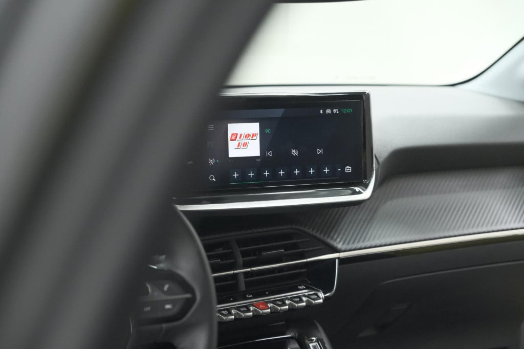 Peugeot 208 puretech 100 allure | parkeersensoren | apple carplay | climate