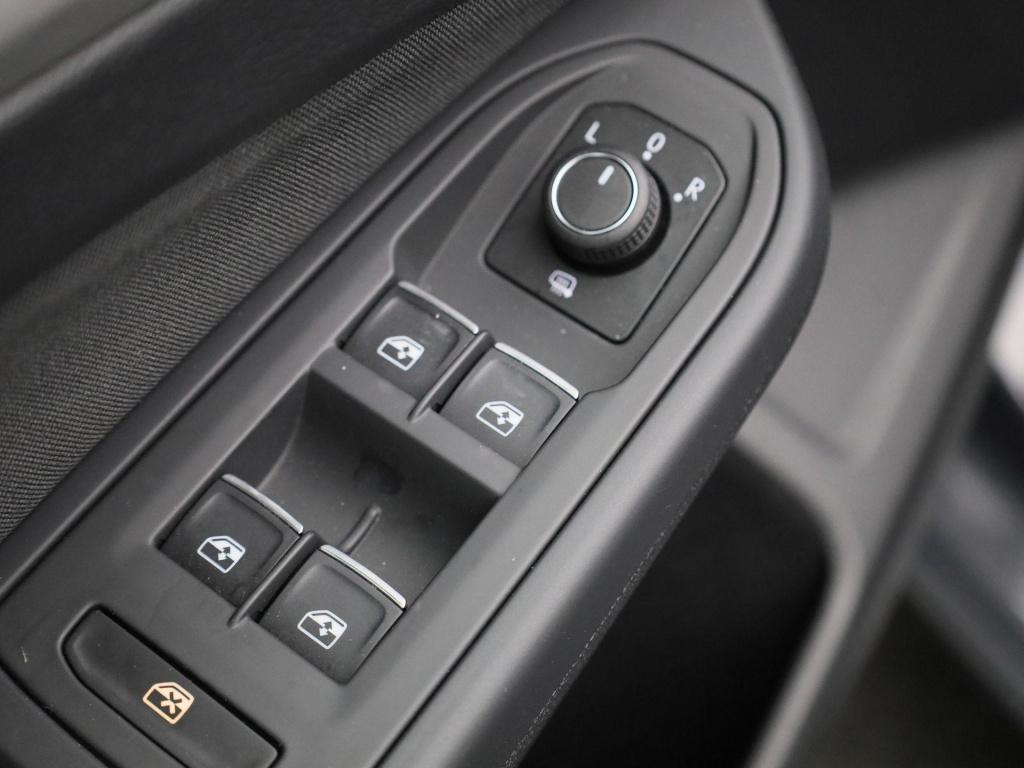Volkswagen Golf 1.0 tsi life | navigatie | apple carplay / android auto | c