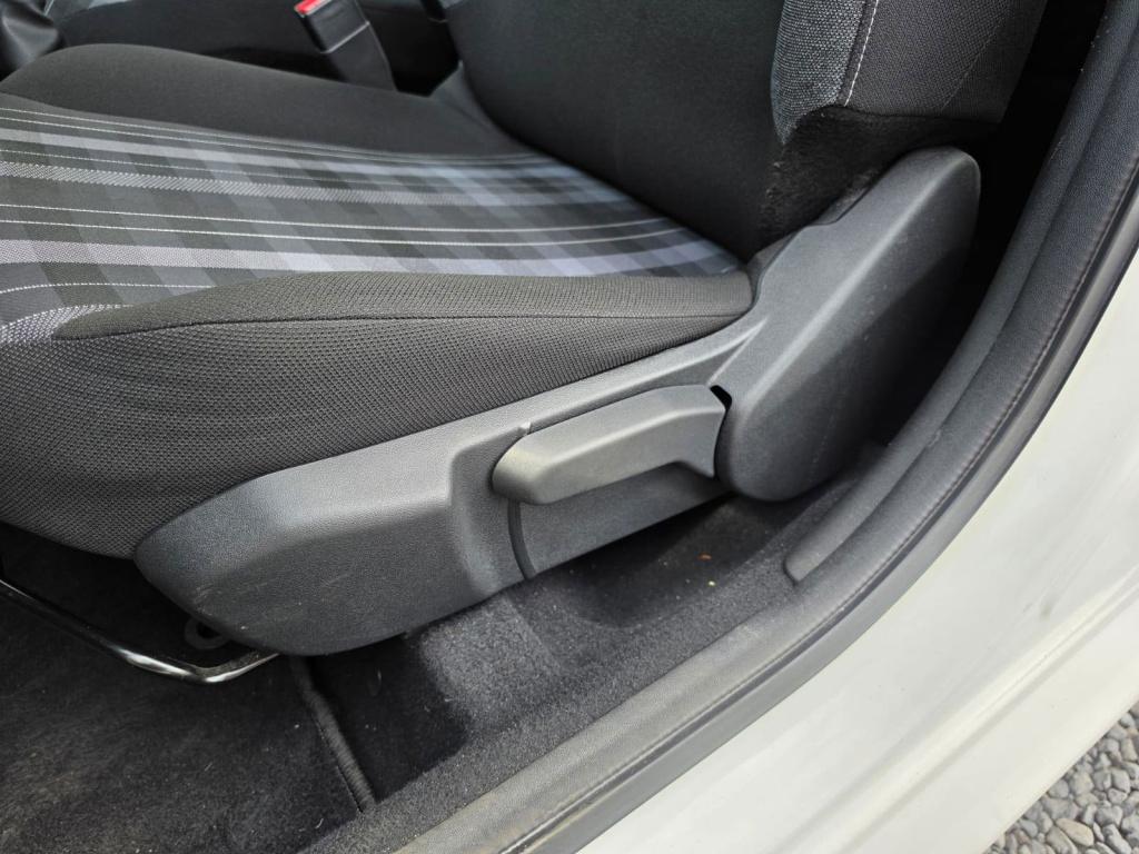 Peugeot 108 1.0 e-vti active | parkeersensoren | airco | bluetooth