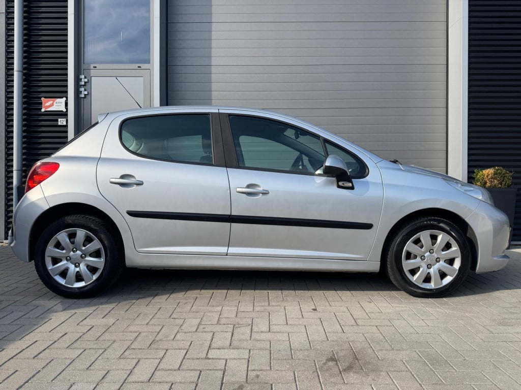 Peugeot 207 1.4-16v xr/130.000/vol jaar apk/airco/carplay