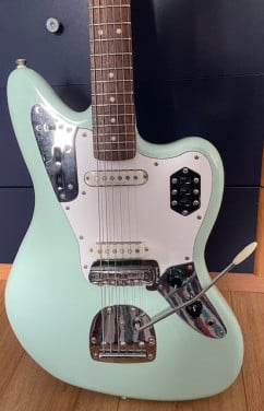Squier Jaguar Surf Green.