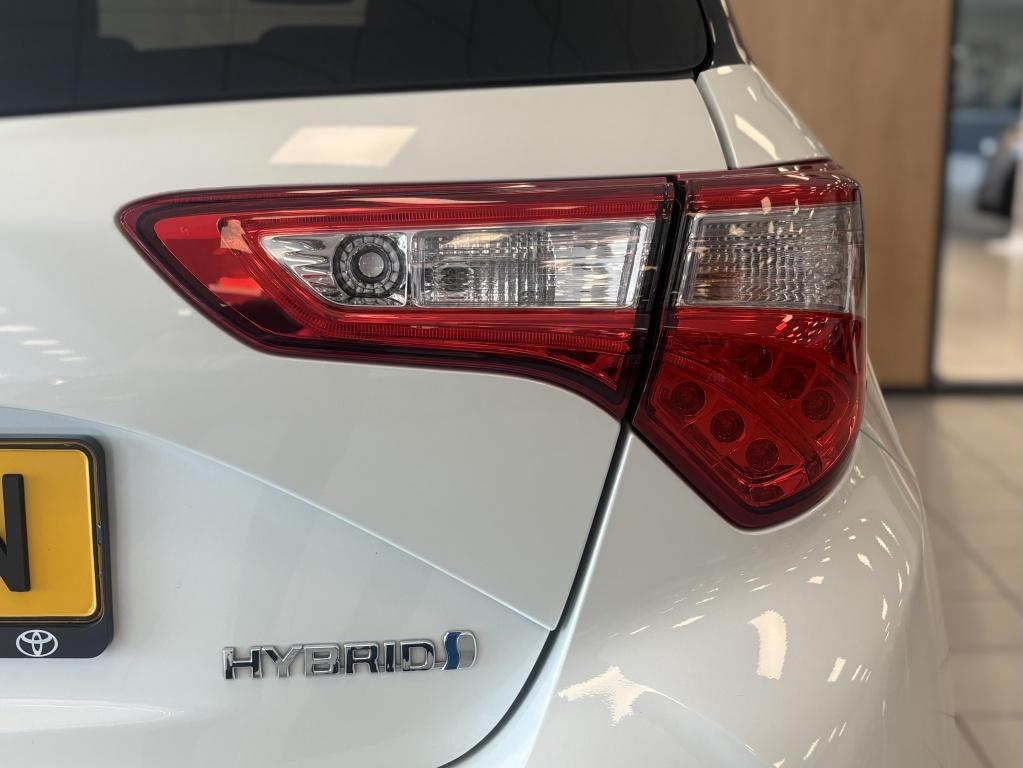 Toyota Yaris 1.5 hybrid bi-tone