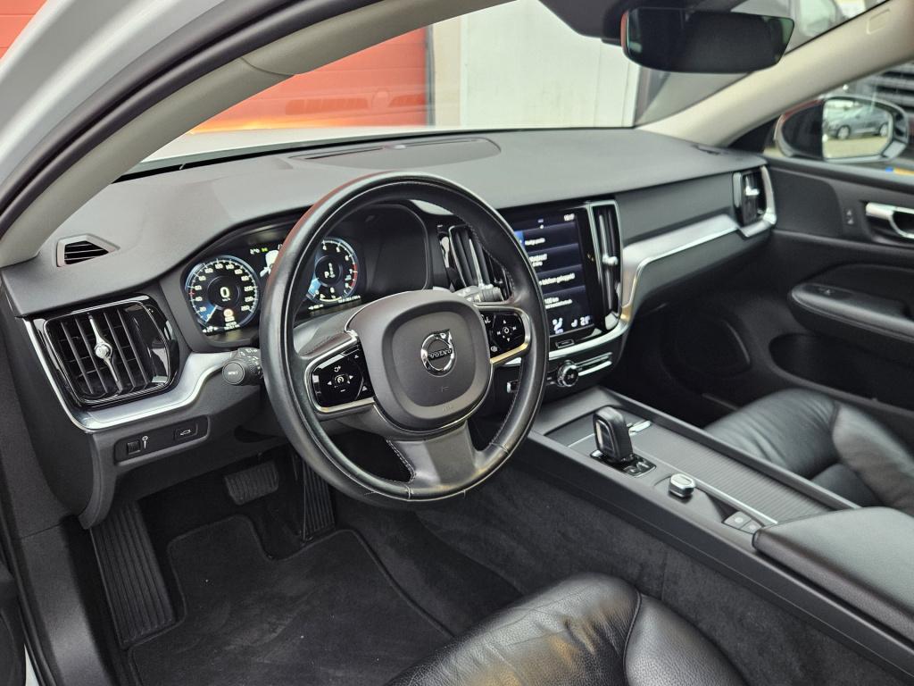 Volvo V60 2.0 b3 momentum advantage | r-design | acc | carplay