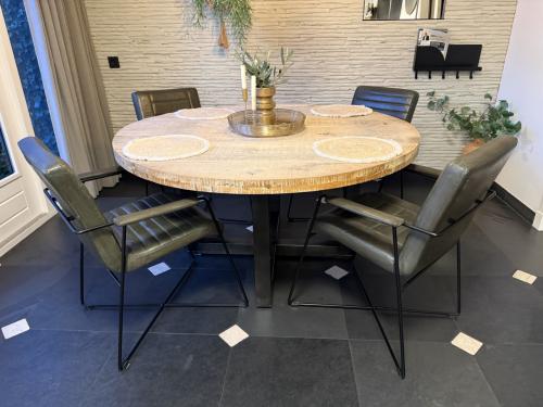 Ronde eettafel
