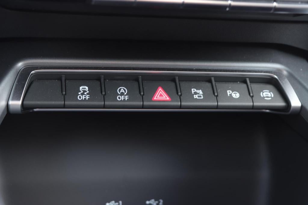 Audi A3 limousine 30 tfsi s edition 115pk s-tronic