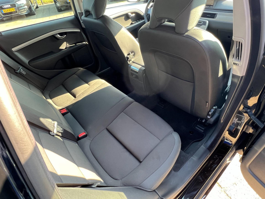 Volvo V70 1.6 d2 kinetic, trekhaak, navi, parkeersensoren enz...