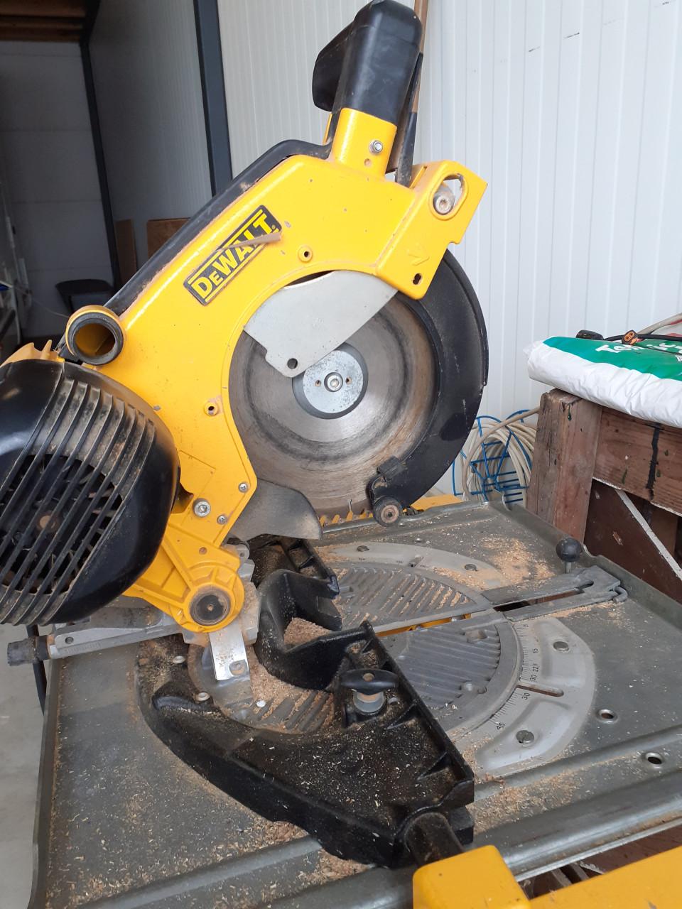 Zaagmachine Dewalt DW 742