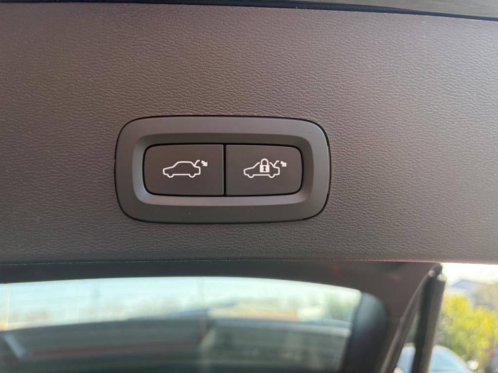 Volvo XC40 1.5 t4 plug-in hybrid plus dark